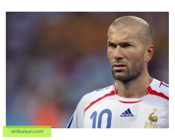 齐达内：中场艺术的传承与创新，足球战术迎来新篇章